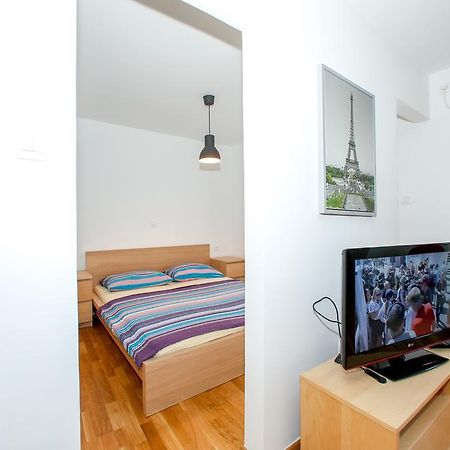 Apartments Harbour Сен Стая снимка
