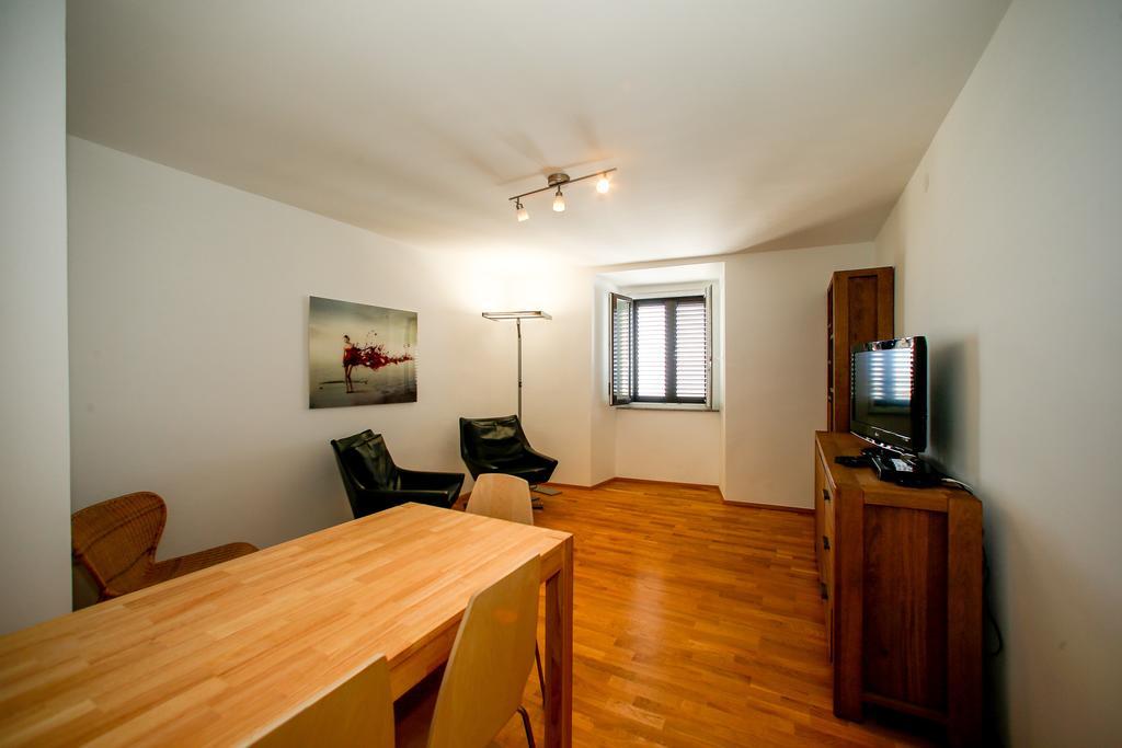 Apartments Harbour Сен Стая снимка