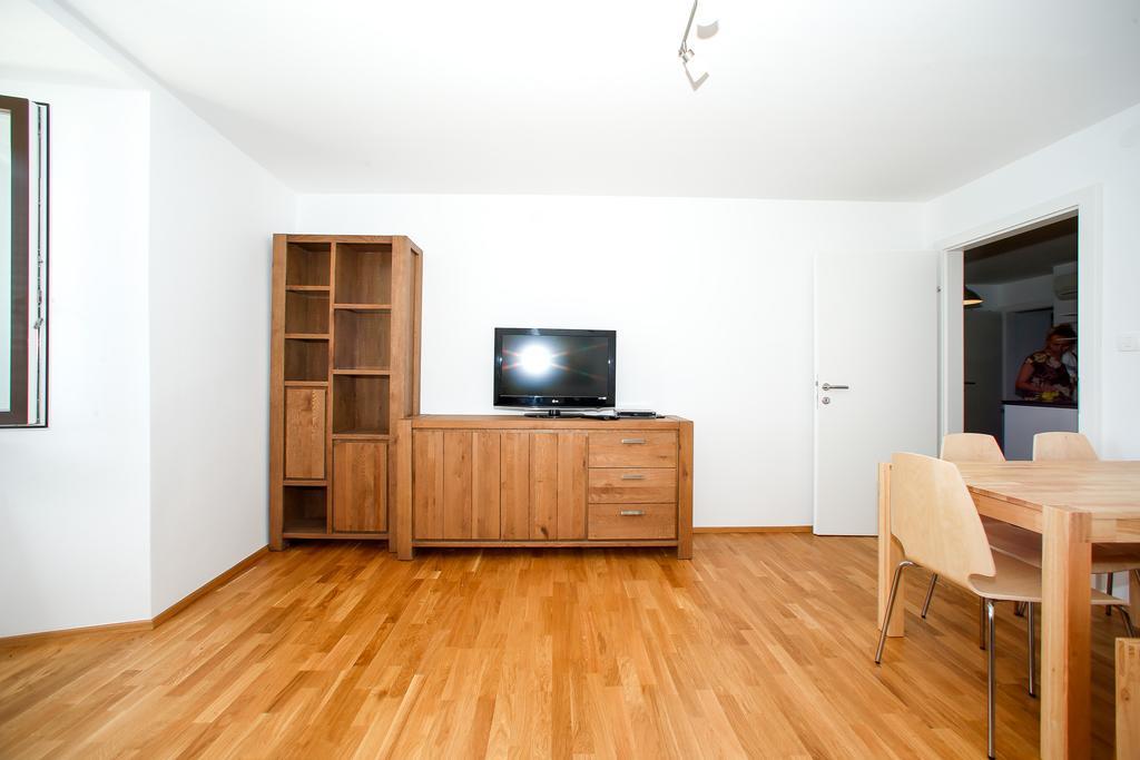 Apartments Harbour Сен Стая снимка